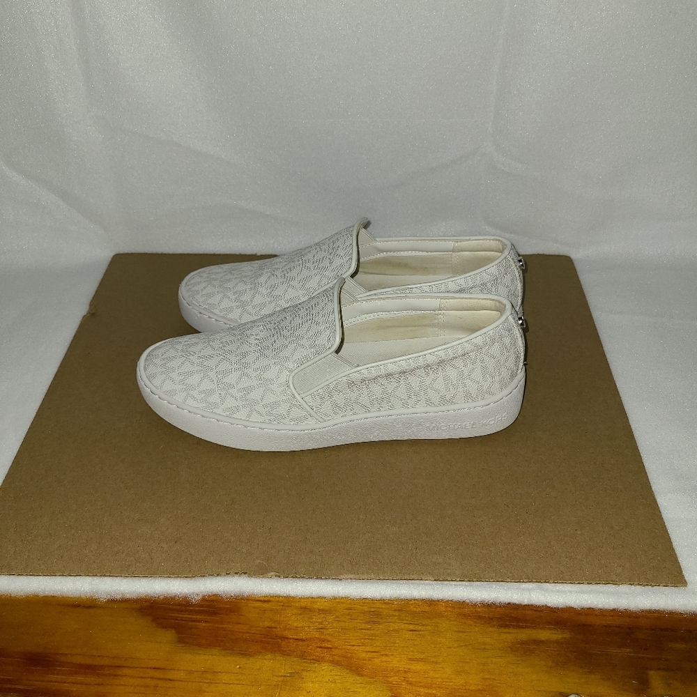 Teddi Slip-On Sneaker Size 6 Signature Logo - Picture 6 of 11
